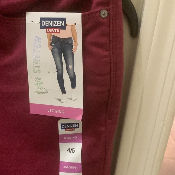 Levis - Picture 3 of 5